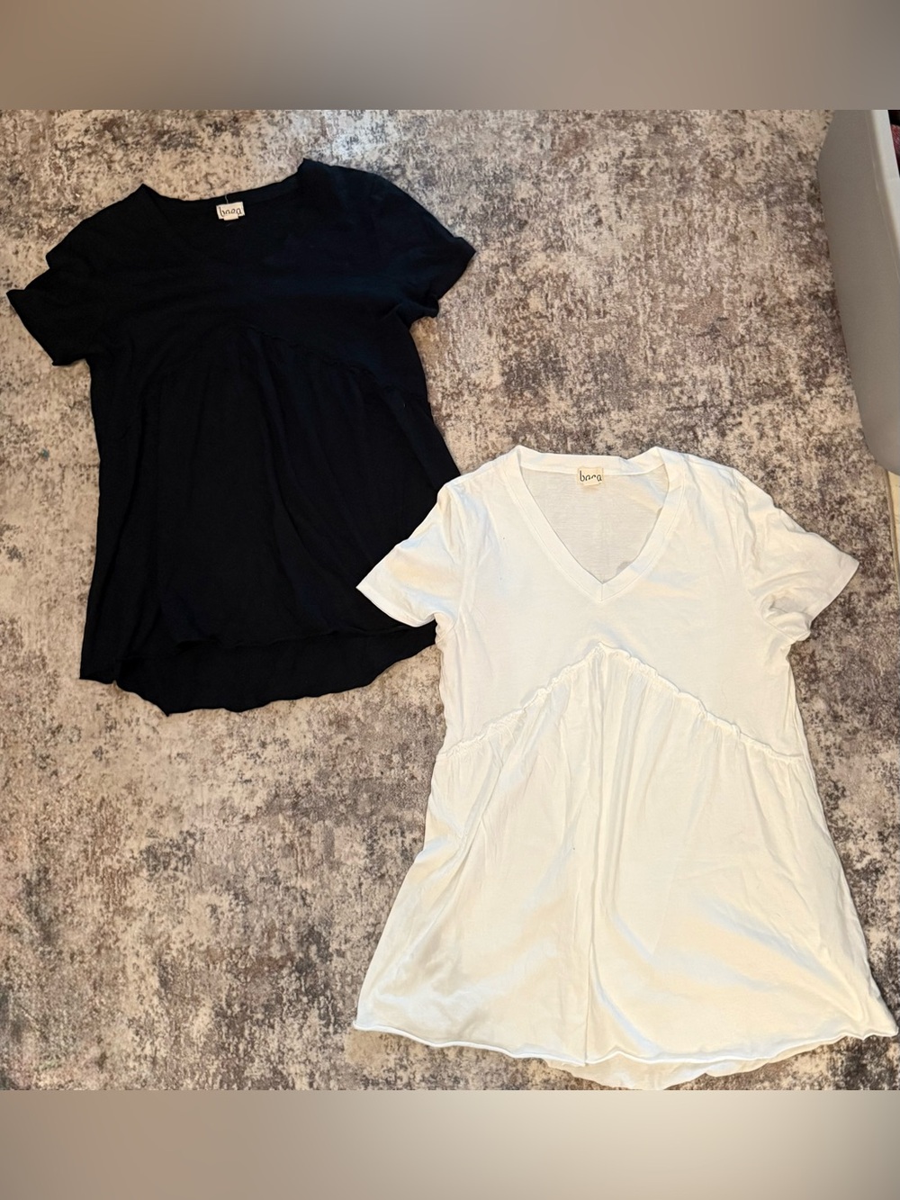 Short Sleeve V-Neck Tunic babydoll Tops in Black and White